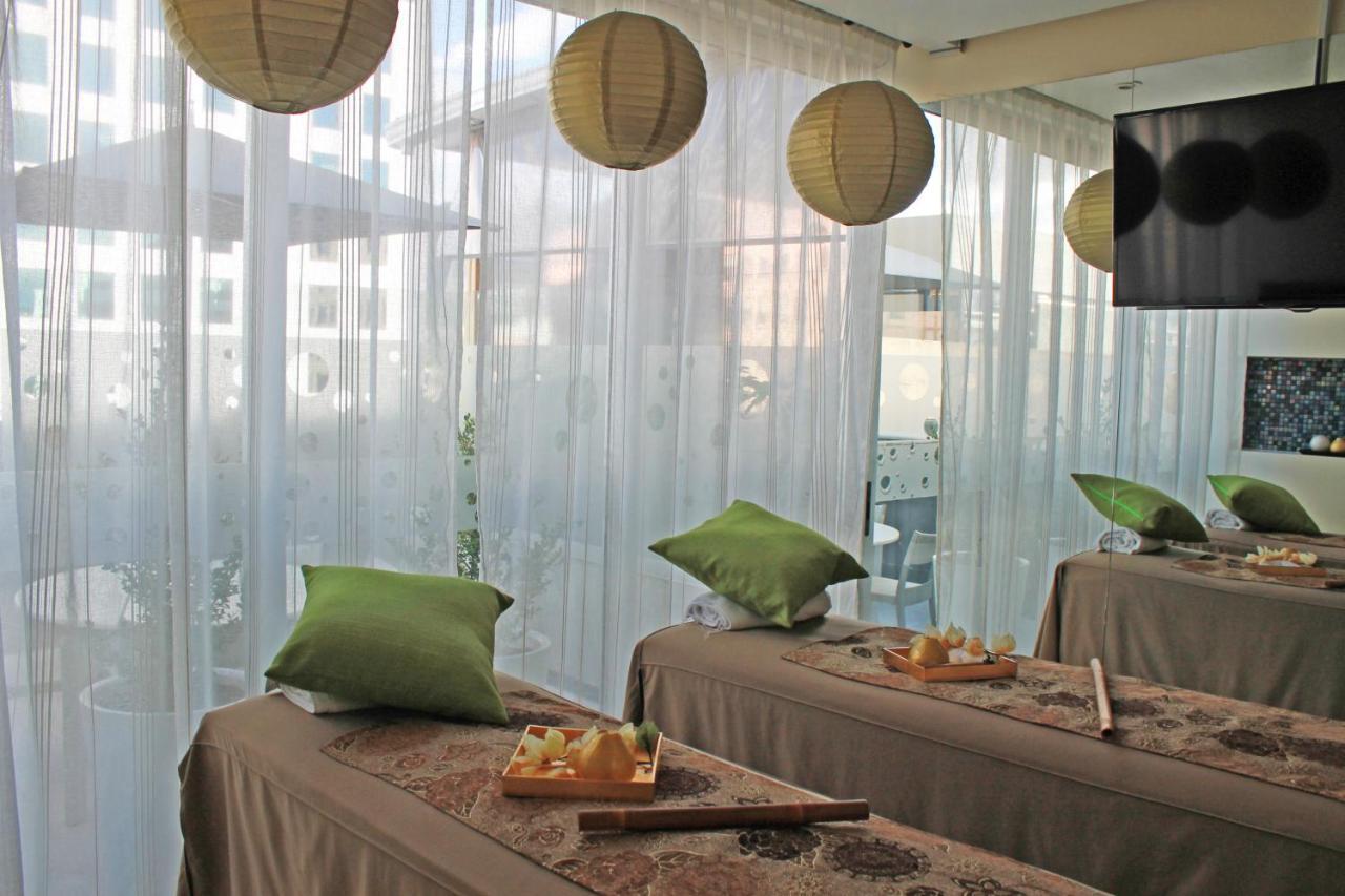 Hotel 100 Luxury Suites By Preferred Богота Екстериор снимка The interior of the restaurant