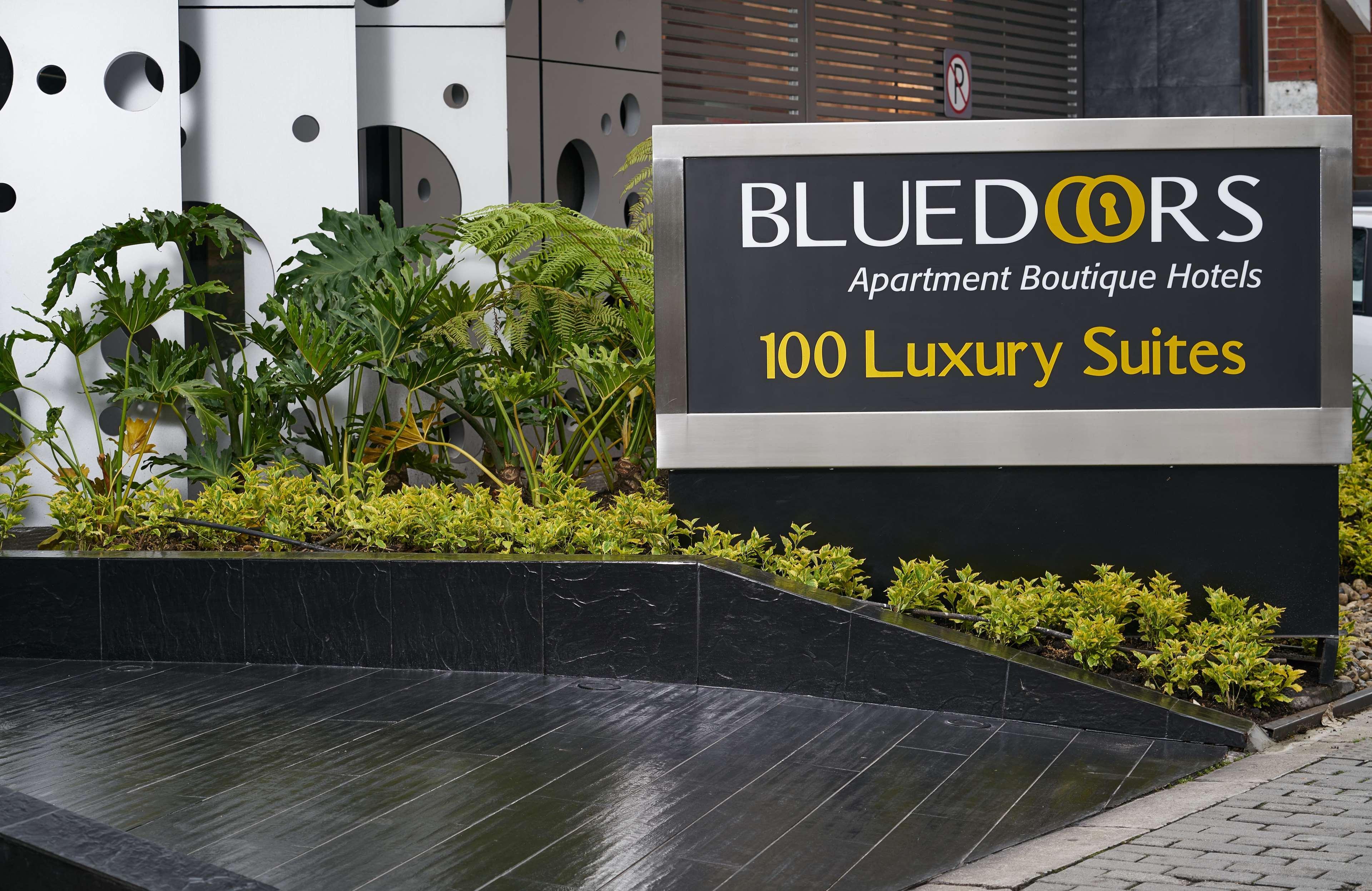 Hotel 100 Luxury Suites By Preferred Богота Екстериор снимка Bluedors