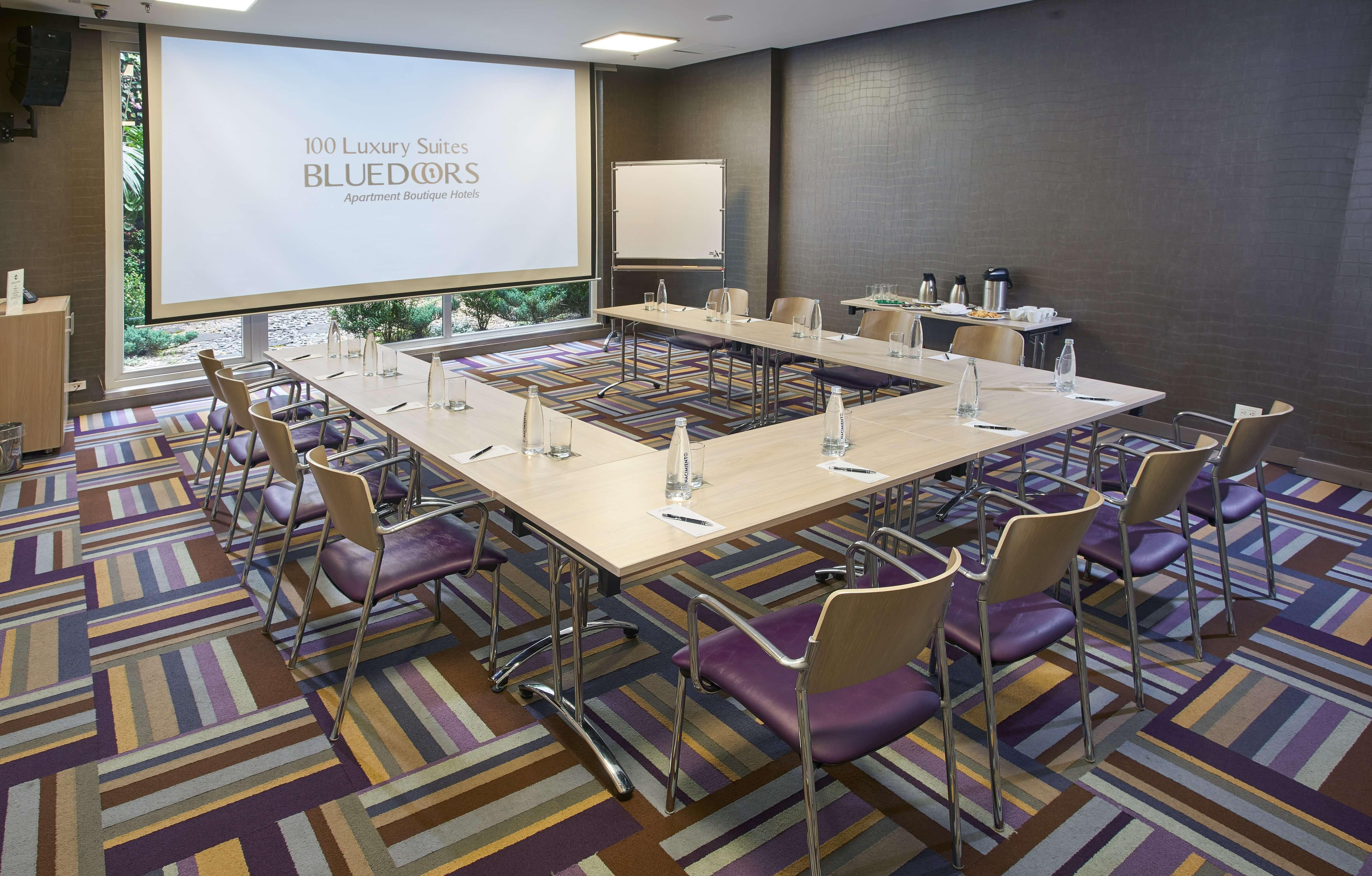 Hotel 100 Luxury Suites By Preferred Богота Екстериор снимка Meeting room