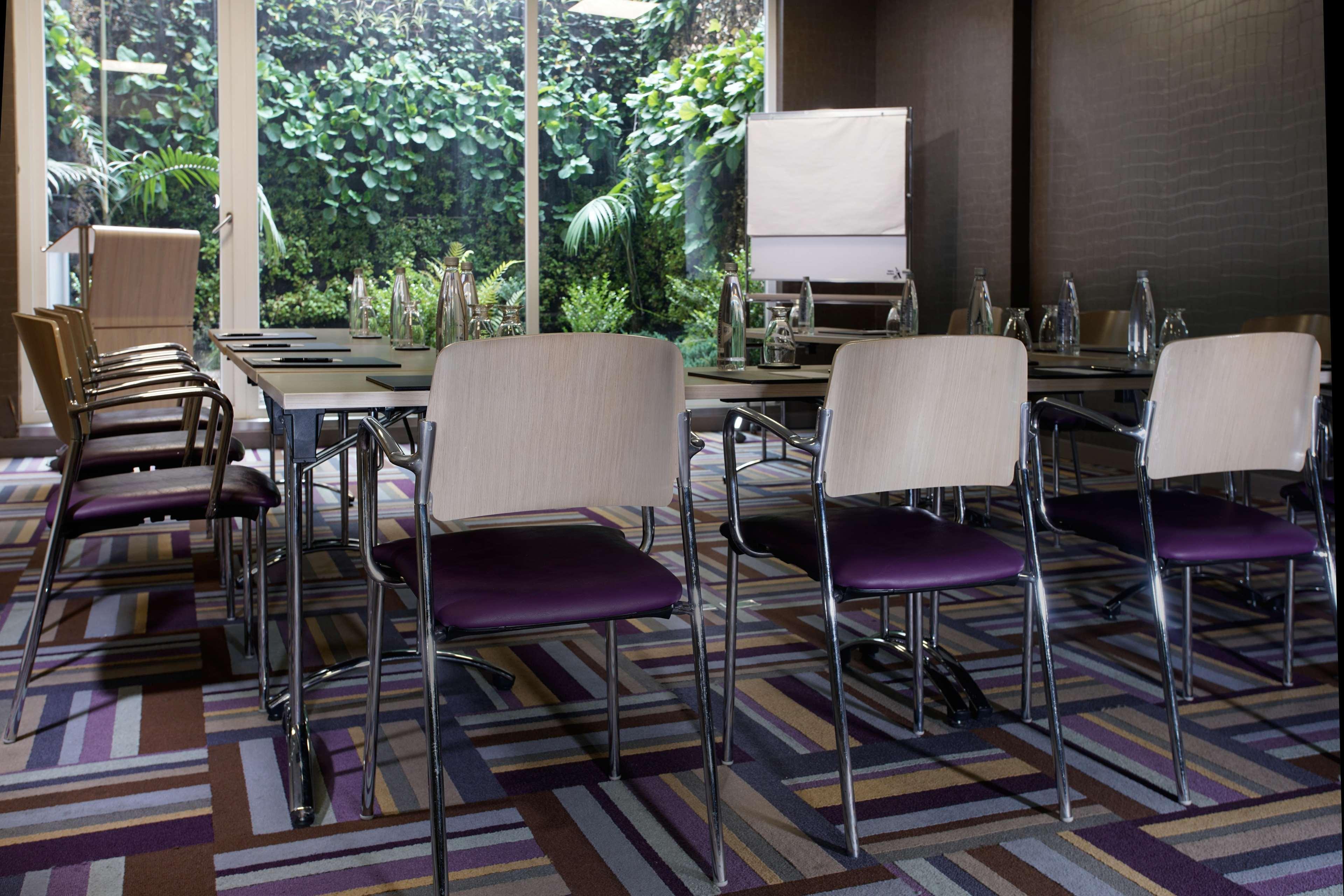 Hotel 100 Luxury Suites By Preferred Богота Екстериор снимка Meeting room