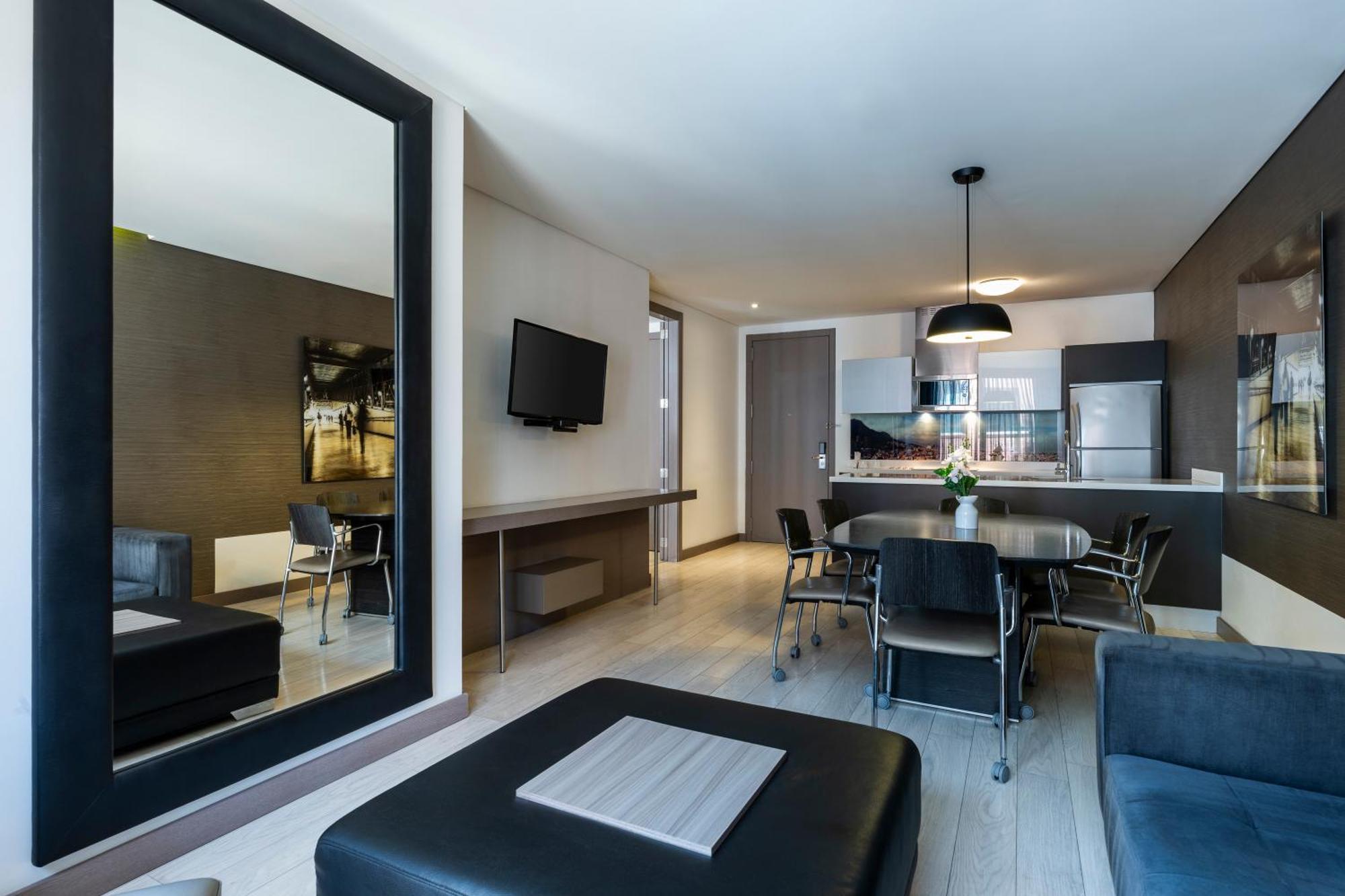 Hotel 100 Luxury Suites By Preferred Богота Екстериор снимка