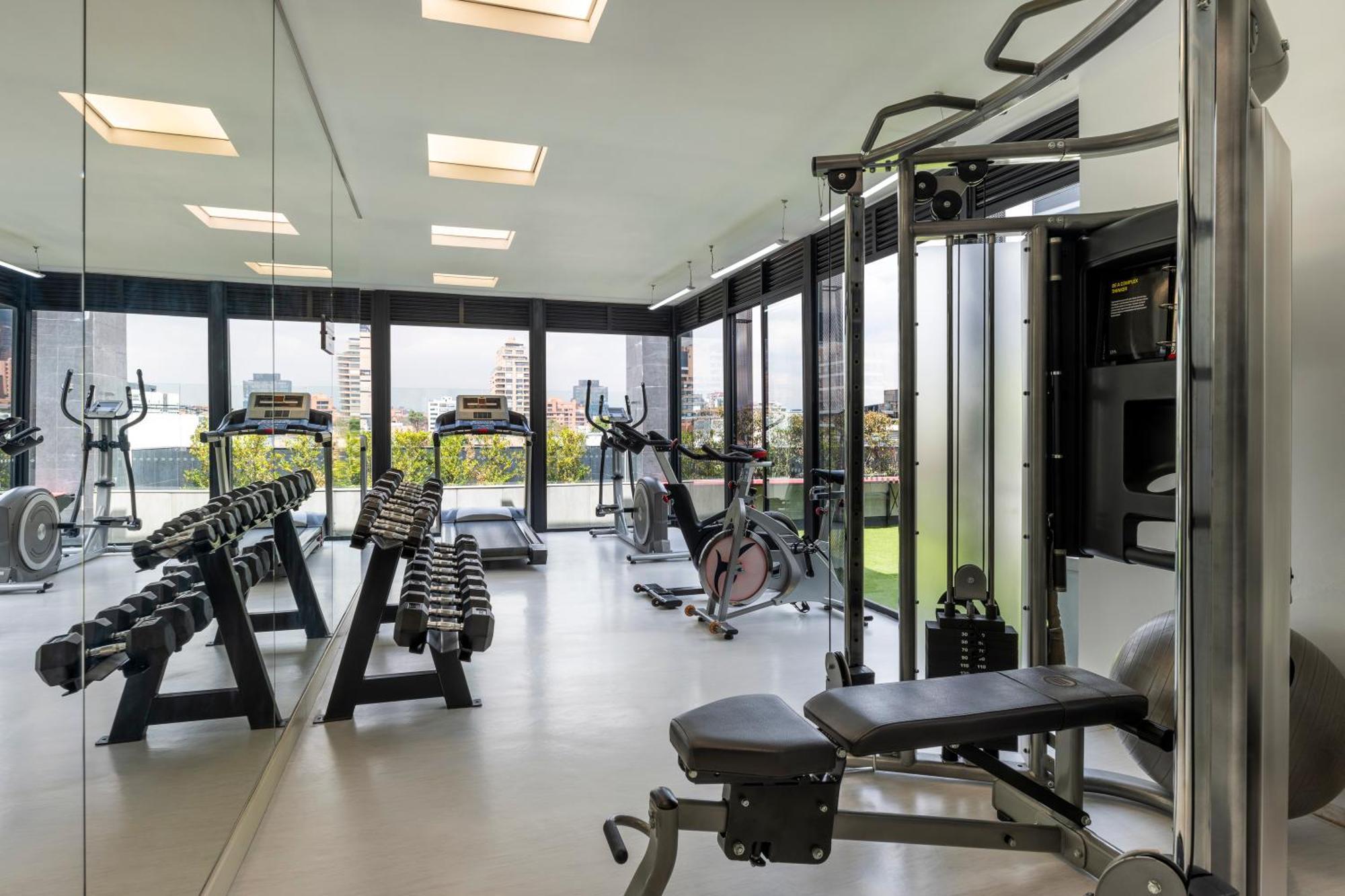 Hotel 100 Luxury Suites By Preferred Богота Екстериор снимка The gym at the 100 East 53rd Street building