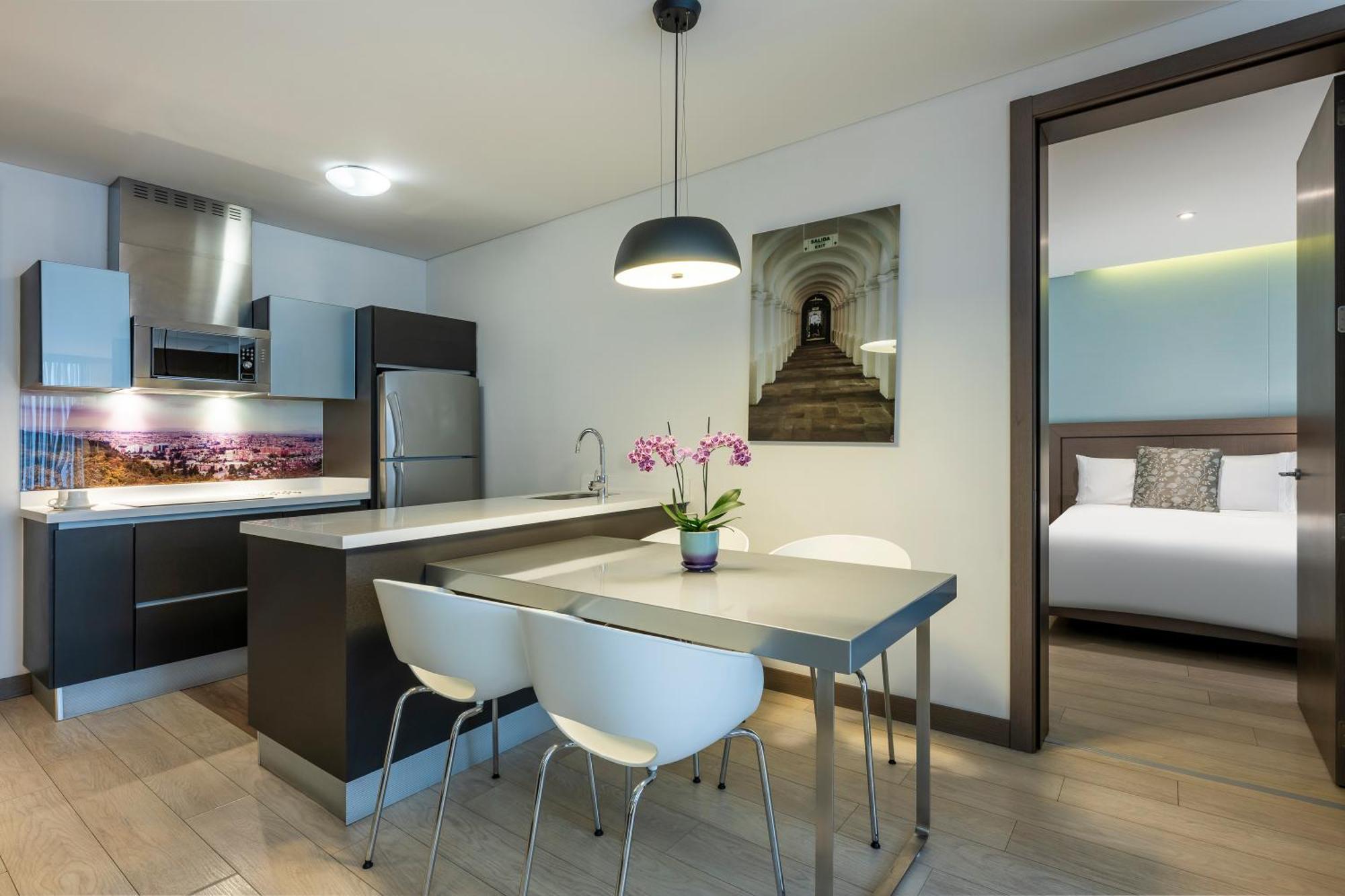 Hotel 100 Luxury Suites By Preferred Богота Екстериор снимка
