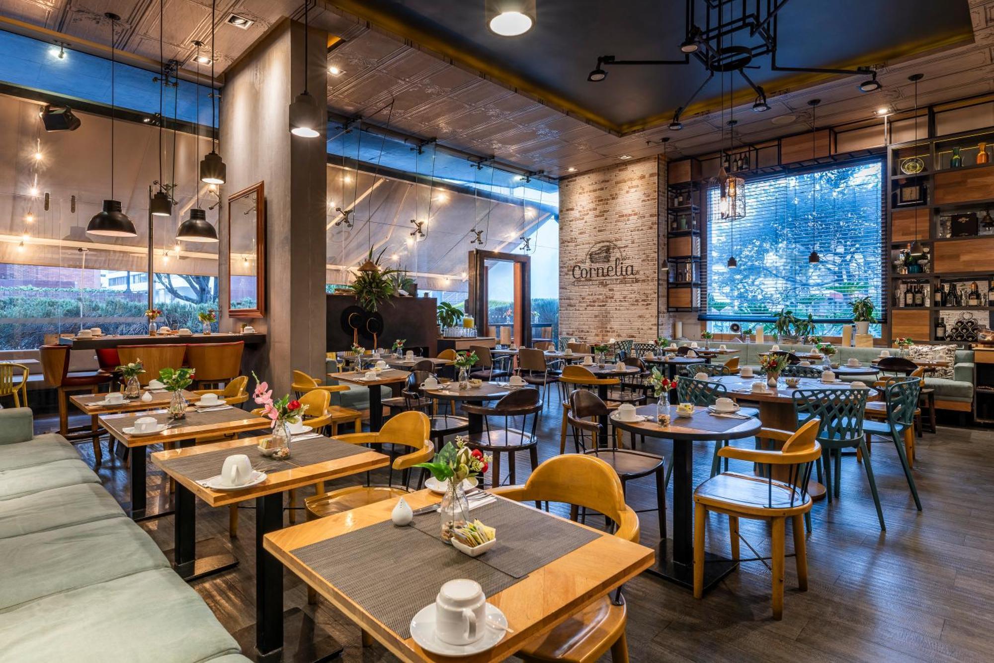 Hotel 100 Luxury Suites By Preferred Богота Екстериор снимка Restaurant in the hotel