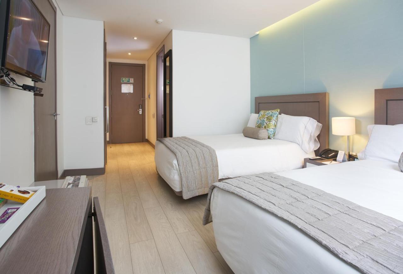 Hotel 100 Luxury Suites By Preferred Богота Екстериор снимка A room at the hotel